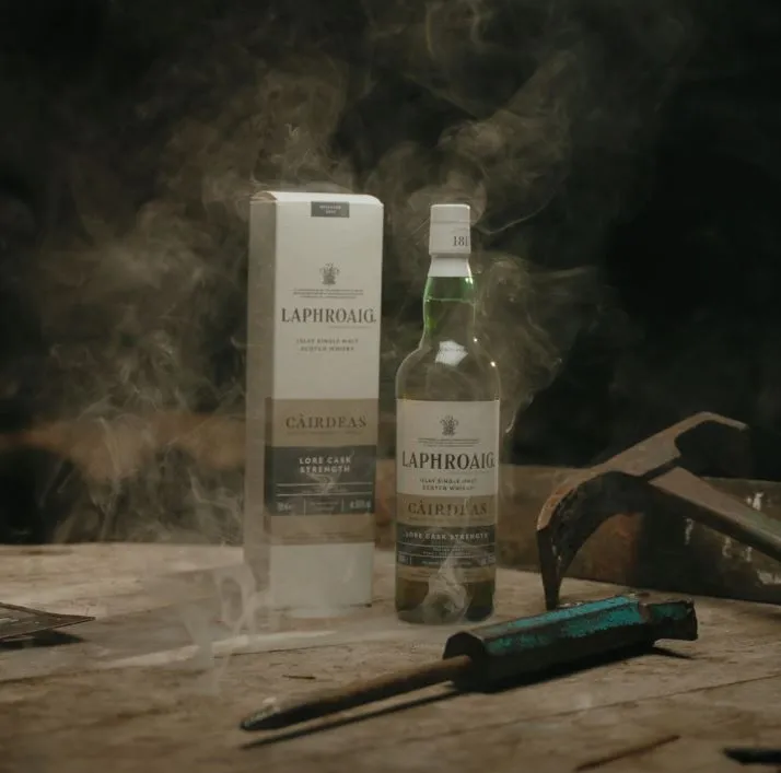 Laphroaig Cairdeas 2025 レアなギフトケース付き Laphroaig's Unique Càirdeas Whisky Expressions | Laphroaig